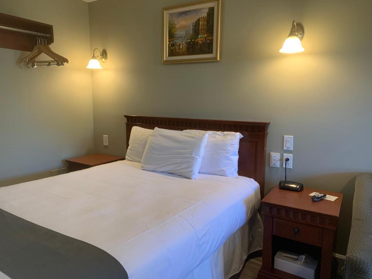 Hotel And Suites Les Laurentides Saint-Sauveur Экстерьер фото