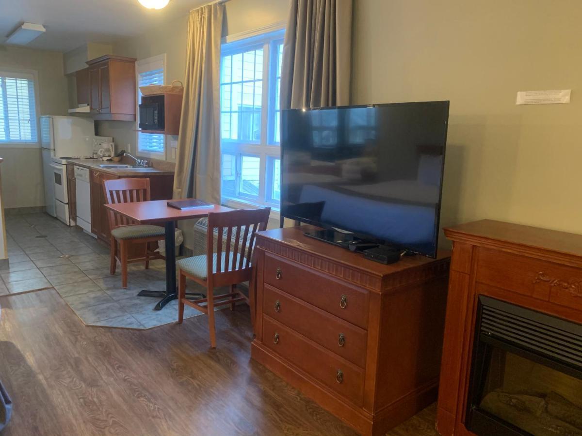 Hotel And Suites Les Laurentides Saint-Sauveur Экстерьер фото