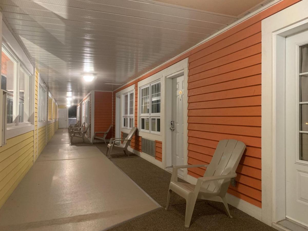 Hotel And Suites Les Laurentides Saint-Sauveur Экстерьер фото